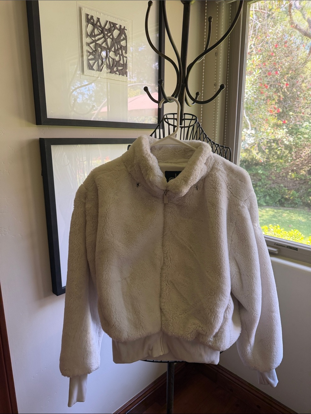 ALO Yoga Plush Faux-Fur Teddy Jacket in Cream